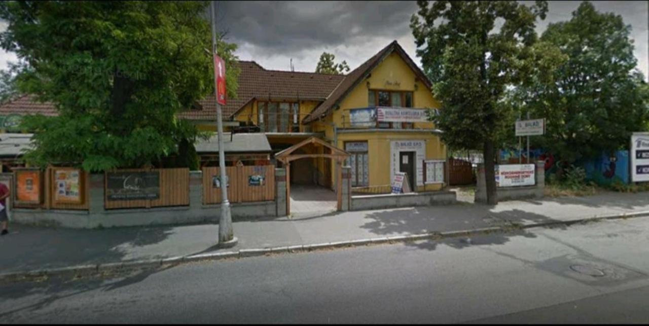 Apartman V Centre Mesta Мартин Екстериор снимка