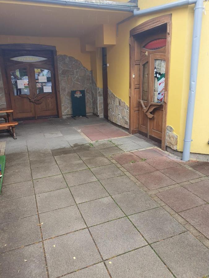 Apartman V Centre Mesta Мартин Екстериор снимка